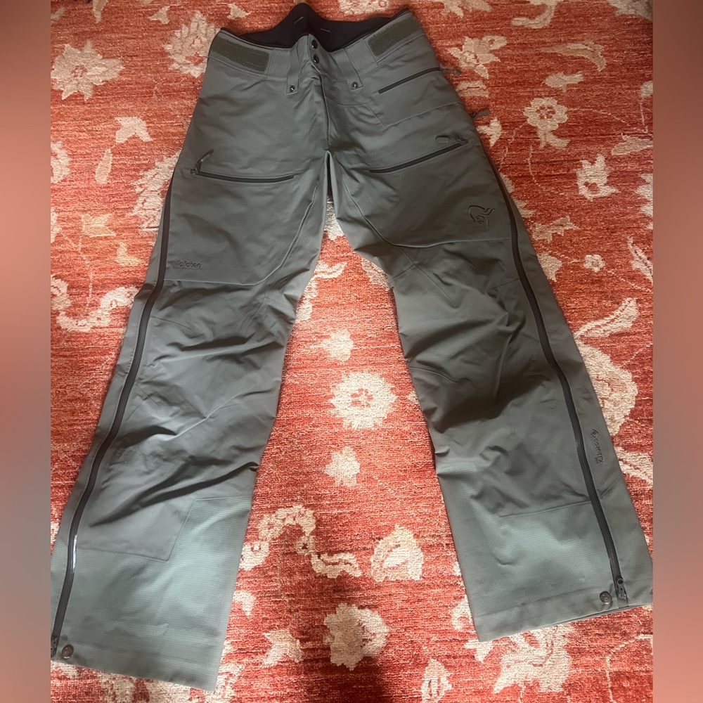 Norrøna Lofoten GORE-TEX Pro Pants – Men’s Medium Ski Pants – Castor Grey